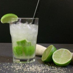 Caipirinha de limão com pinga